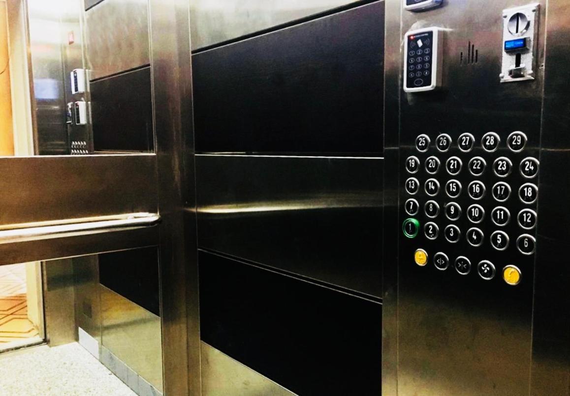 バトゥーミPirosmani 18D, 14 Floorアパートメント エクステリア 写真