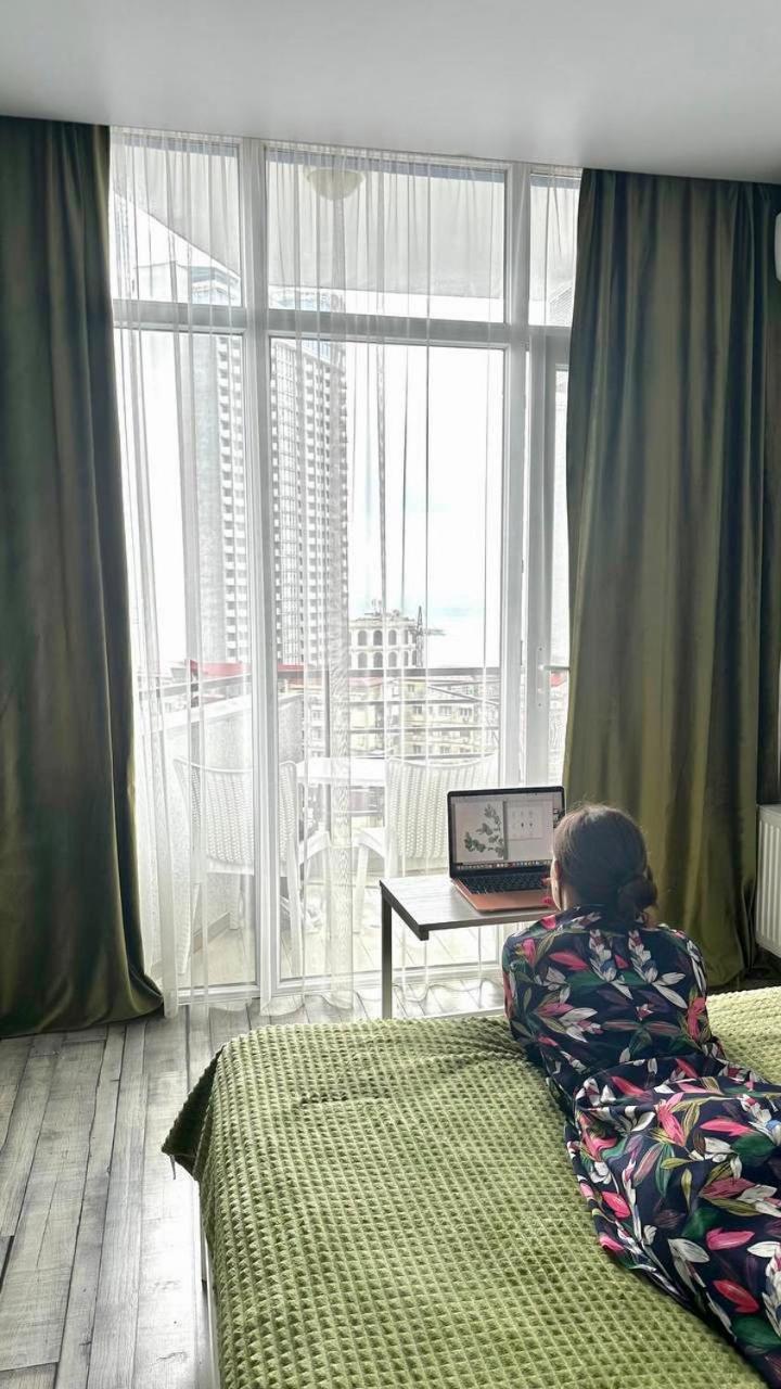 バトゥーミPirosmani 18D, 14 Floorアパートメント エクステリア 写真