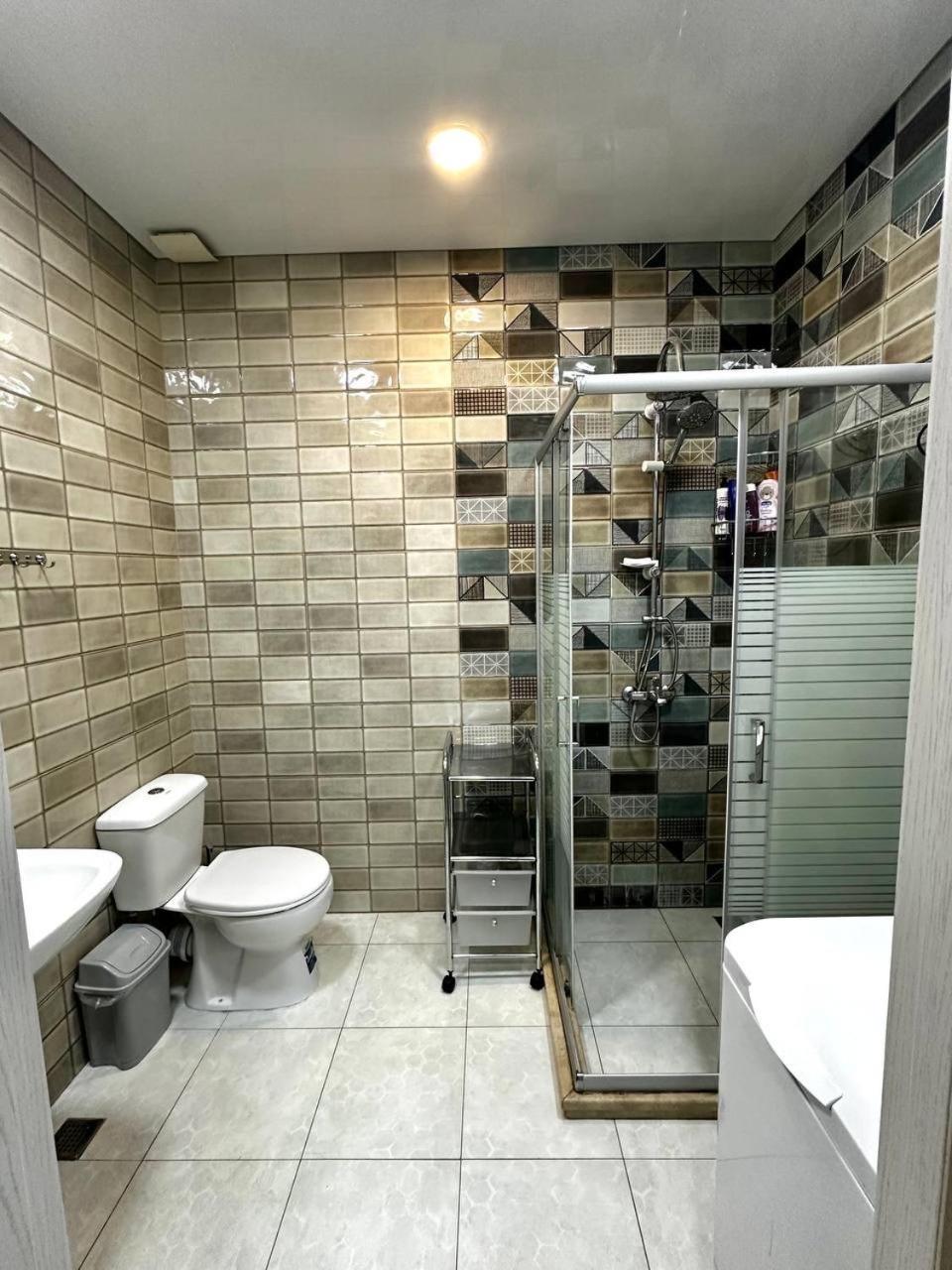 バトゥーミPirosmani 18D, 14 Floorアパートメント エクステリア 写真